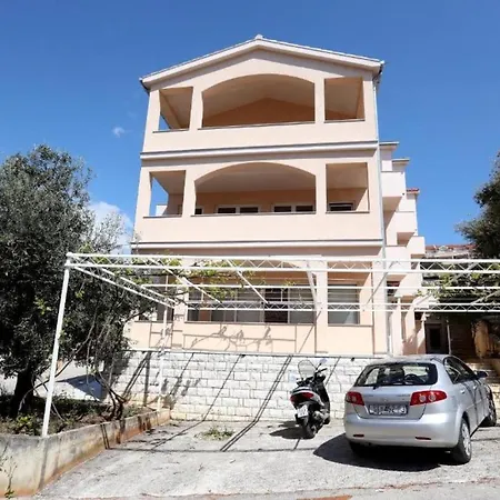 Immaculate 2-bed In Okrug Gornji Apartamento
