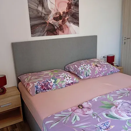 Apartamento Immaculate 2-bed In Okrug Gornji *