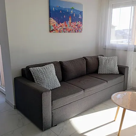 Apartamento Immaculate 2-bed In Okrug Gornji Trogir