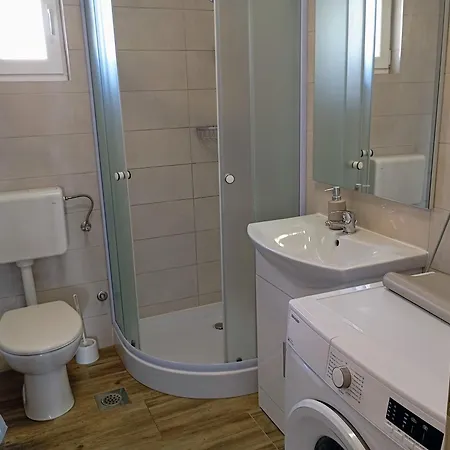 Apartamento Immaculate 2-bed In Okrug Gornji Trogir